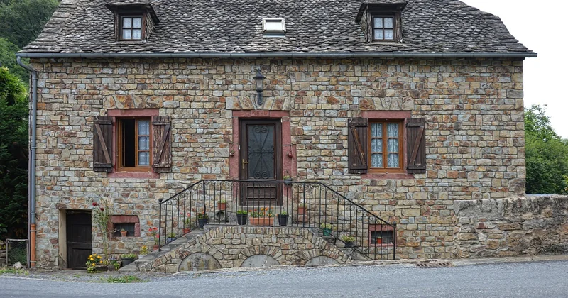 Ce que l'on sait (et ce que l'on ne sait pas) sur son patrimoine et sa vie privée