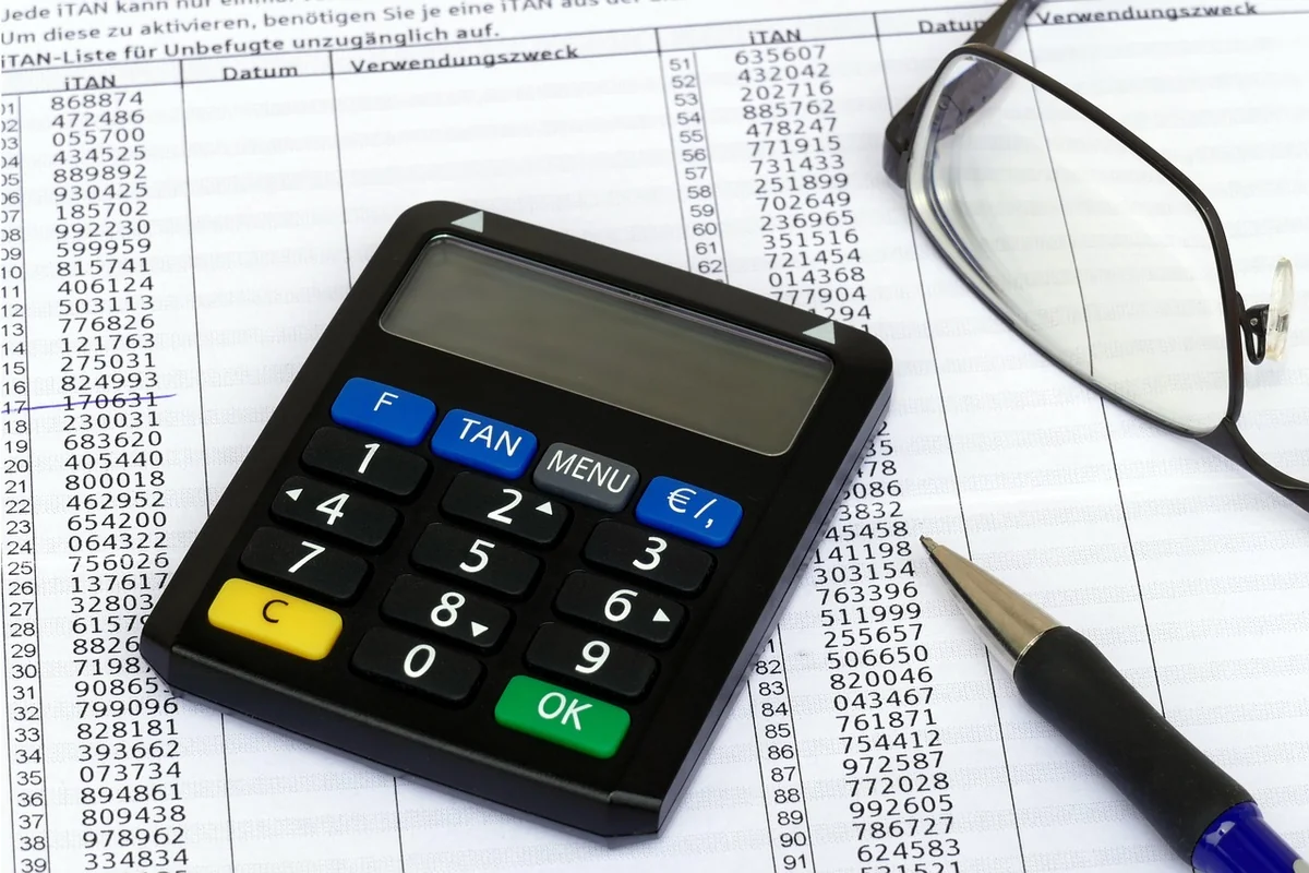 Vir debit banque postale : tout ce que vous devez savoir en 2026 pour éviter les pièges